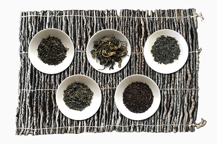 Soui Bu, Gunpowder, White Havukal, schwarzer Darjeeling, Oolong (von links)